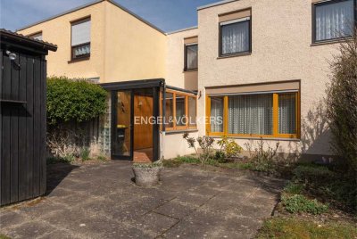 Reihenmittelhaus in Pforzheim-Sonnenhof! Ankommen und gestalten inkl. Keller und Garage!