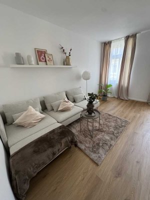 Renovierte & möblierte 1-Zimmer-Altbauwohnung mit Einbauküche