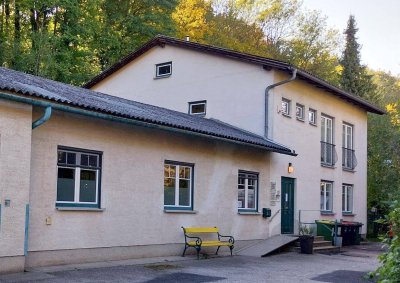 Attraktives Eigenheim und Praxis unter einem Dach – naturnahes Wohnen und Arbeiten in zentraler Lage von Payerbach