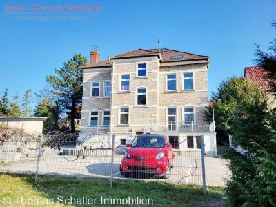 repräsentatives Wohn-und Geschäfts (Ärzte)- Haus mit ausreichend Parkplätzen und Garten mit Pool