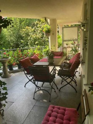 Exklusive 2-Raum-Wohnung mit gehobener Innenausstattung mit Balkon und EBK in Köln Marienburg