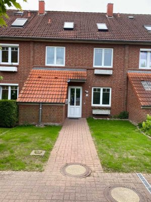 Umfangreich modernisiertes Backsteinreihenhaus mit Garten & Garage – 10 Min. zum Strand