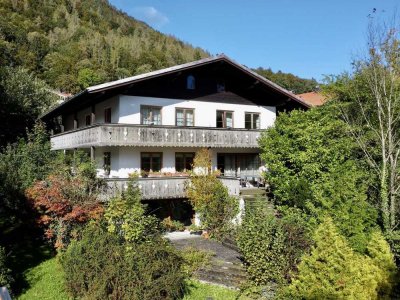 Großzügiges Landhaus inmitten der Chiemgauer Alpen