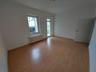 Schöne, renovierte 3-Zimmer-Wohnung mit Balkon auf der Jasperallee