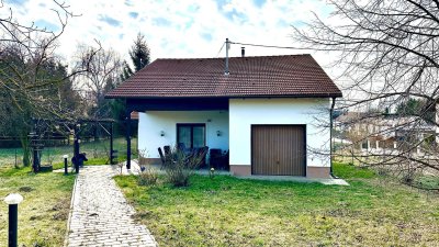 Landhaus in freier Grünruhelage. Rückzugsort im Weinzentrum Österreichs nur 50 Minuten von Wien-Zentrum