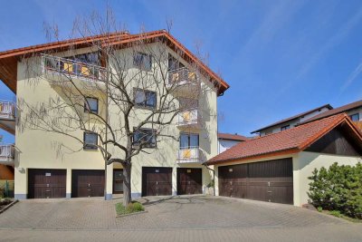 Lichtdurchflutete Drei-Zimmer-Dachgeschosswohnung mit Charme – 2 Balkone & Garage in Top-Lage