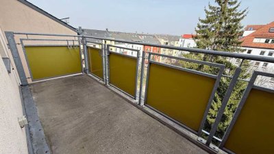 Dachgeschoss + Fußbodenheizung + großer Balkon + Bad mit Fenster