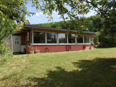 RESERVIERT! Ihr kleines Paradies: Kompakter Bungalow auf idyllischem Grundstück