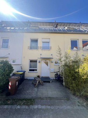 Reihenmittelhaus, hell und großzügig mit kleinem Garten