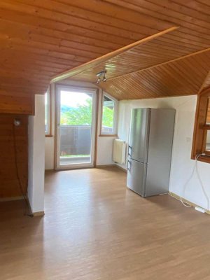 Charmante Dachgeschosswohnung mit Balkon und Abendsonne – Bezug ab 01.11.2025