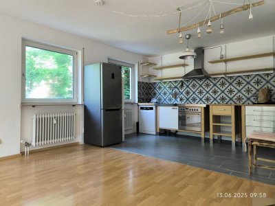 Stilvolle, gepflegte 4-Raum-Wohnung mit Balkon und EBK in Stuttgart