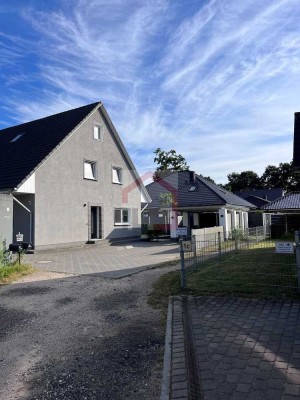 Moderne Doppelhaushälfte in Boostedt mit Garten und Carport