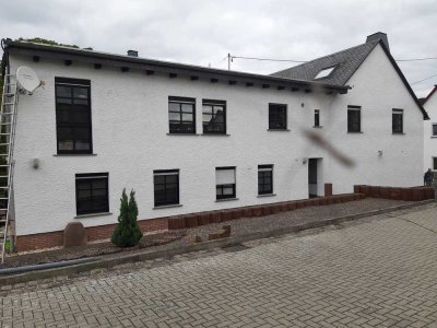 Gepflegte 2-Zimmer-Erdgeschosswohnung mit Einbauküche in Gevenich