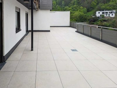Sonnige 3-Zimmer-Wohnung mit riesiger Dachterrasse im Penthouse-Stil