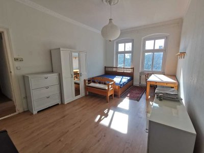 Möblierte ruhige 2-Zimmer-Wohnung mit EBK in Berlin Steglitz, ab 1.9.2025 befristet auf 3Jahre.