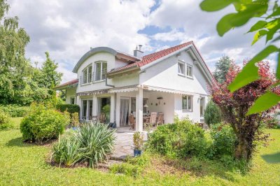 Einfamilienhaus mit Einliegerwohnung, Doppelgarage und Gartenparadies in der Ravensburger Weststadt