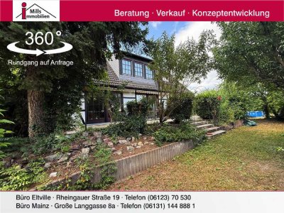 Freistehendes Architektenhaus (massiv gebaut) mit Rheinblick und großem Garten