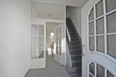 Heiß begehrt in Heisingen! Frisch renovierte 4-R.-ETW mit Terrasse, Gärtchen & Stellplätzen