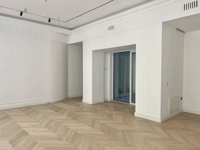 ERSTBEZUG!! TOP sanierte Altbauwohnung mit Freiflächen!!!!