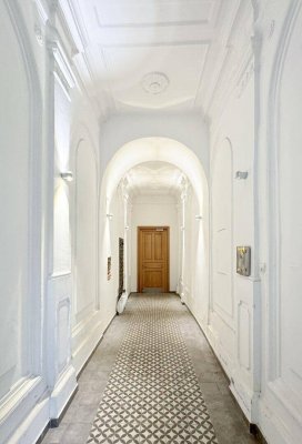2-Zimmer-Altbauwohnung mit Sanierungspotenzial in Toplage der Josefstadt
