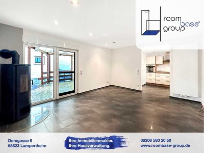 Moderne Erdgeschosswohnung mit EBK, zwei Bädern und Terrasse