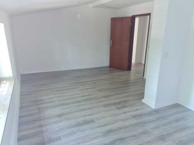 Renovierte 3-Zimmer-Dachgeschosswohnung zu vermieten!