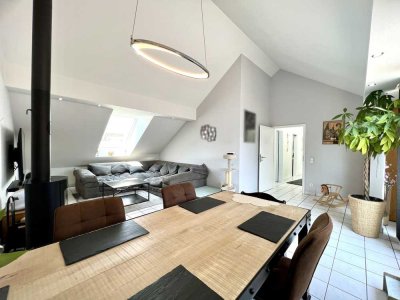 4 Zimmer, Loggia und Garage!