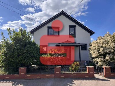Modernisiertes Einfamilienhaus mit riesigem Grundstück in Feldrandlage!