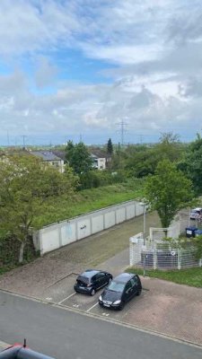 Toller Blick:  2-Zimmerwohnung mit Balkon und Einzelgarage