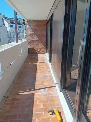 Erstbezug nach Sanierung mit Balkon: Stilvolle 3-Zimmer-Wohnung mit geh. Innenausstattung