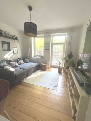 top sanierte  2 Zi. Altbauwohnung mit 2 Balkonen in toller Lage