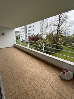 Elegante, großzügige Wohnung am Rhein