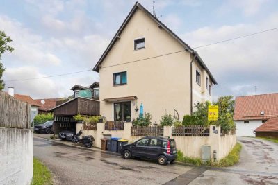 Charmante Doppelhaushälfte mit Garten – Haus im Miteigentumsanteil (WEG), renovierungsbedürftig