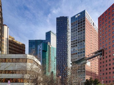 Neubauwohnung mit Balkon und Aufzug im 14. Stock