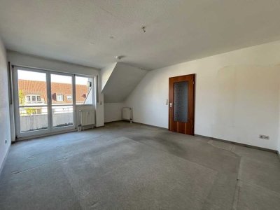 TOP BEZUGSFREI! Ruhige Lage! 2-Zimmer-Dachgeschosswohnung mit Stellplatz zu verkaufen