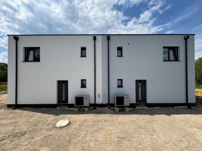 Energieeffiziente Doppelhaushälfte in Top-Lage mit Hochwertiger Bauqualität (Top 2)