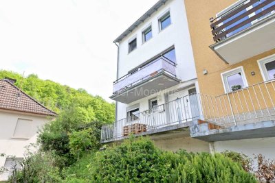 Split-Level-Haus mit toller Aussicht, überdachter Terrasse, Balkon und Garten
