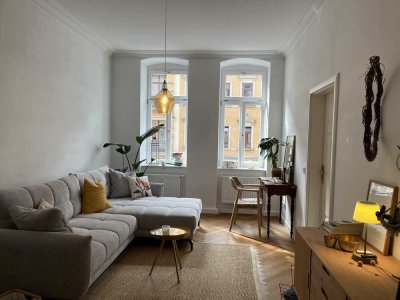 Altbauwohnung zum Wohlfühlen mit Parkett, Balkon und Einbauküche in der Johannstadt