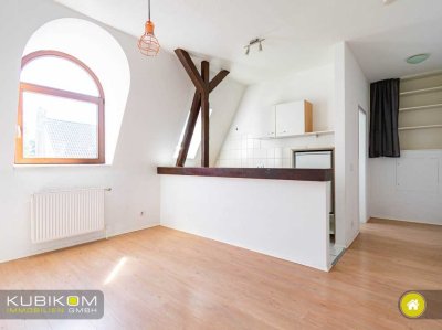 Gepflegte und charmante Zwei-Zimmer-Wohnung im Dachgeschoss. Solingen Mitte.