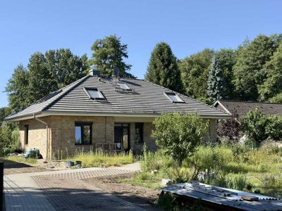 FÜR GEWERBE & WOHNEN | Bungalow plus Dachgeschoss mit ausgewiesener MwSt. zum Erstbezug in Traumlage