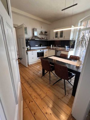 Schöne 2-Zimmer-Altbauwohnung mit Balkon und Einbauküche in Hildesheim