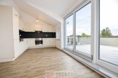 Lichtdurchflutete 4-Zimmer-Wohnung mit weitläufigen Außenflächen ++Decker Immobilien++