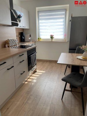 Neu sanierte 2 Raumwohnung mit Balkon und Küche!