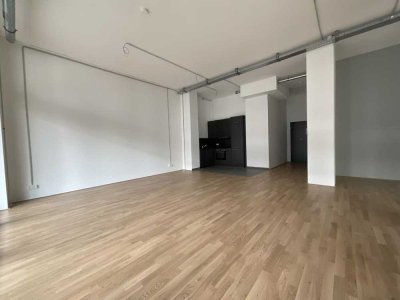 Loftwohnung im modernen Tabakquartier mit großem Balkon, moderner Einbauküche und Parkettboden