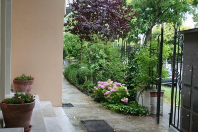 einzigartige Villenwohnung im Cottageviertel- mit 2 Garagenplätzen