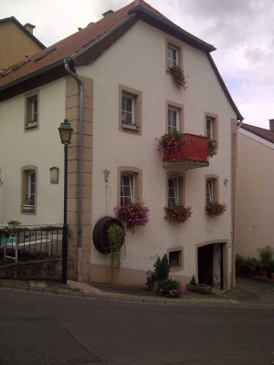 Gepflegte 2-Zimmer-Dachgeschosswohnung mit EBK in Bad Kreuznach