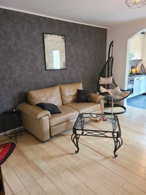 Erdgeschosswohnung mit EBK, Balkon und Stellplatz