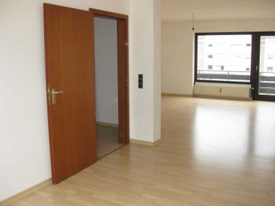 helle, großzügige 3,5 Zimmer-Wohnung in der Neustadt von Leverkusen-Opladen