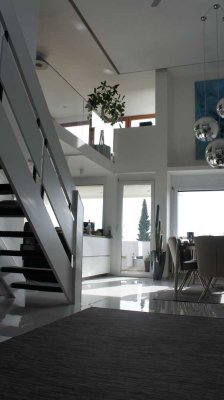 EXKLUSIVE 6,5-Zim. Penthouse-Wohnung 200m² Panorama-Aussicht 4 Bäder Überdachte MEGA-Terrasse Balkon