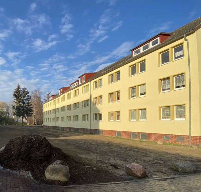 Helle, freundliche 2-Raum-Wohnung mit Duschbad & Stellplatz im 2. Obergeschoss